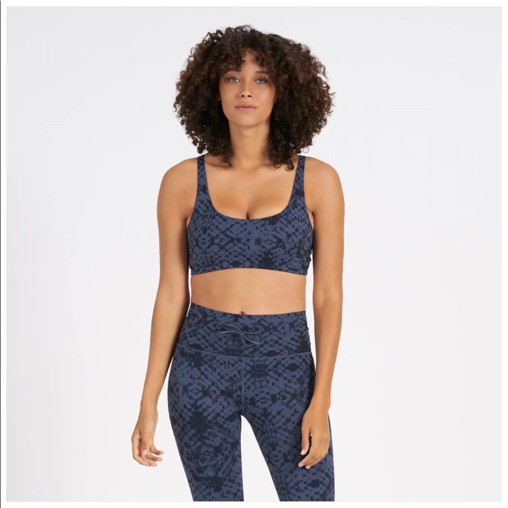 Vuori Yosemite Bra in Ocean Shibori